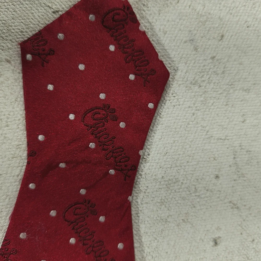 Chik Fil A Branded Uniform Classic Burgundy Polka Dot Bow Tie Adj NKSize 14 - 20